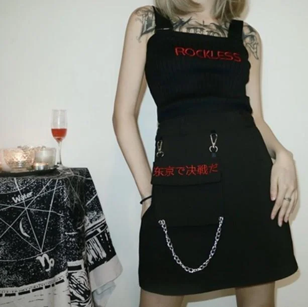 Women's Goth Embroideried Skirt with Chain Pocket