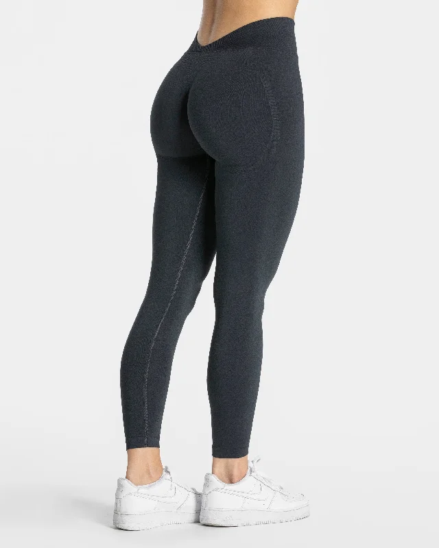 Essence V-Back Covert Scrunch Leggings "Ebony"